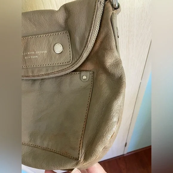 MARC JACOBS Olive Tan DISTRESSED Preppy Leather Flap SHOULDER BAG CROSS BODY - Picture 3 of 16